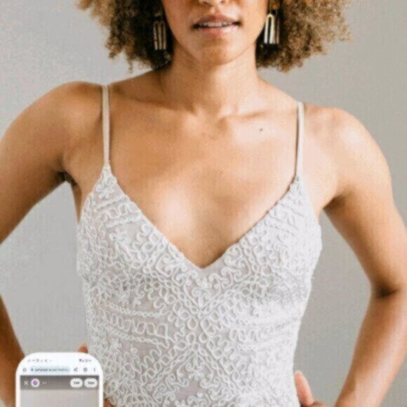 NWT Laudae off-white/nude fitted lace wedding dress with train - Picture 3 of 14